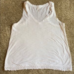 Lily Pulitzer white tback cotton top.